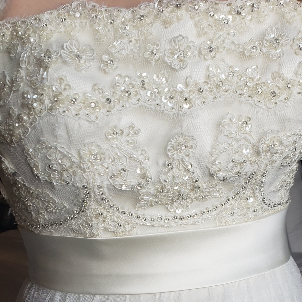 Casablanca A-Line Chantalily Lace Scallop Crystal Beaded Bridal Dress Style 1900 - Picture 6 of 16